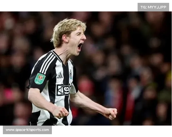 纽卡斯尔联客场6-1狂胜卡拉巴赫，安东尼·戈登上半场独中四元